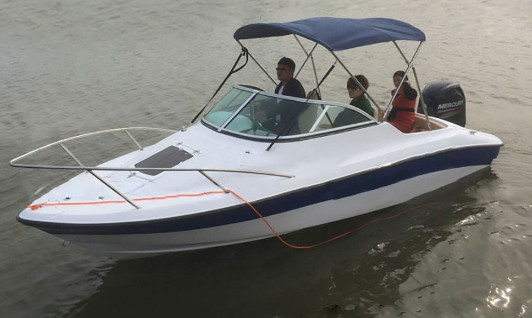 18' Cuddy Cabin Boat