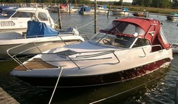 23' Cuddy Cabin Boat